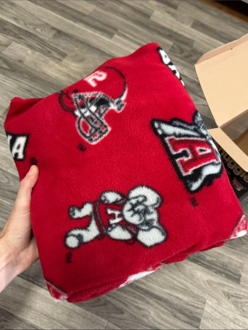 Alabama Printed Collegiate Snuggie with sleeves new in the original box